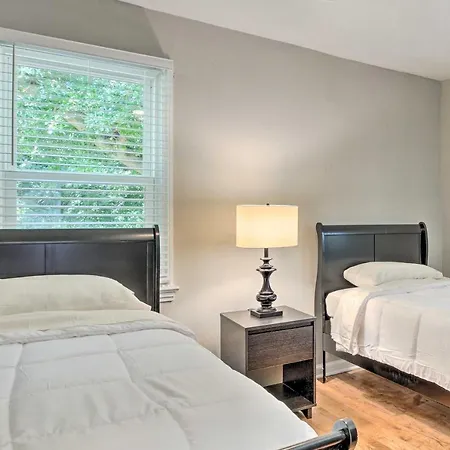 Family-Friendly Atlanta Home About 3 Mi To Downtown!